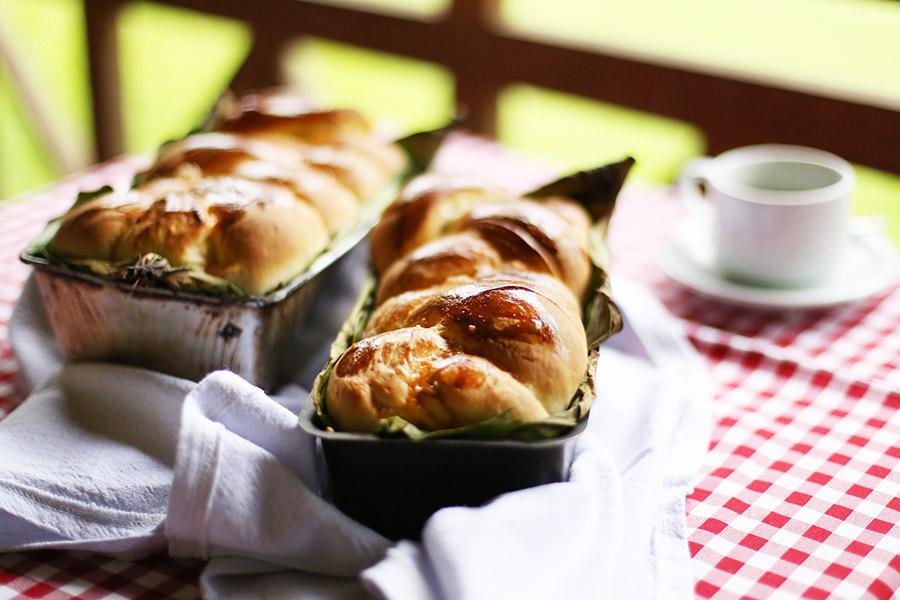 pão de trança da roça com café