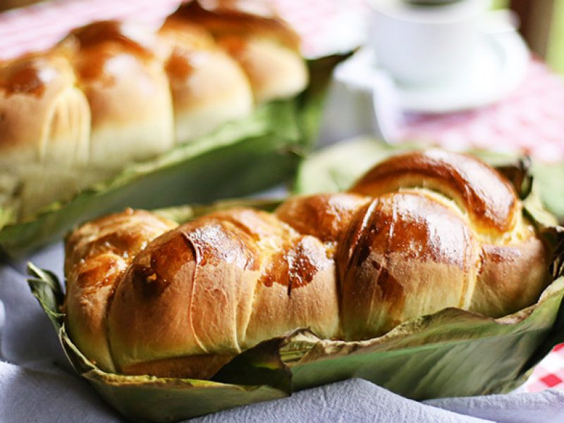 Pão de trança da roça assado no caetê