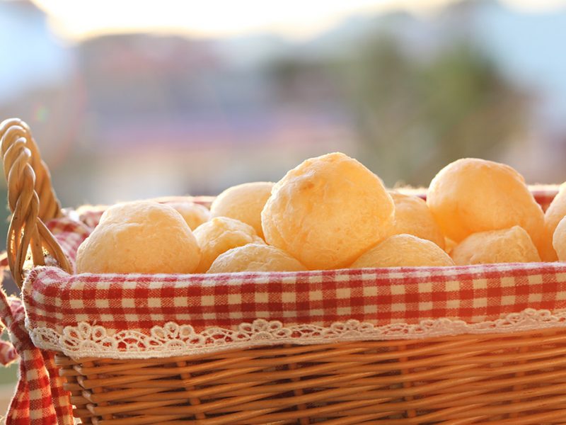 Pão de queijo caseiro: receita fácil