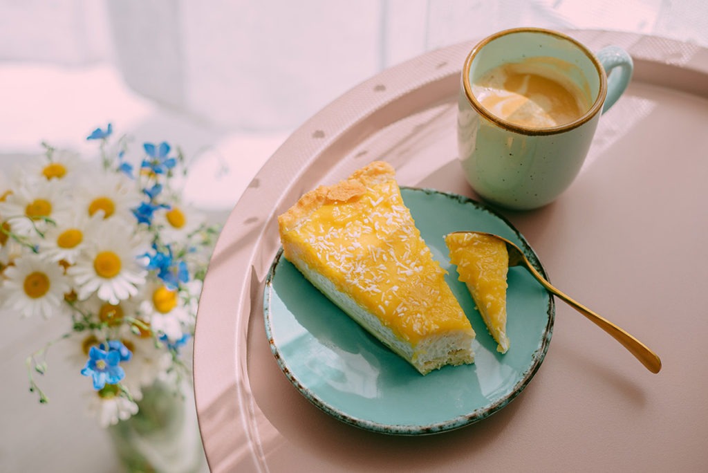 café com as amigas - cafe com bolo e flores