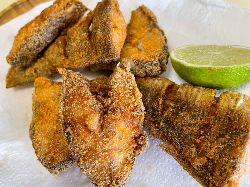 Como fazer peixe frito simples e crocante