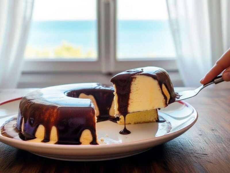 Sorvete de Creme com Calda de Chocolate