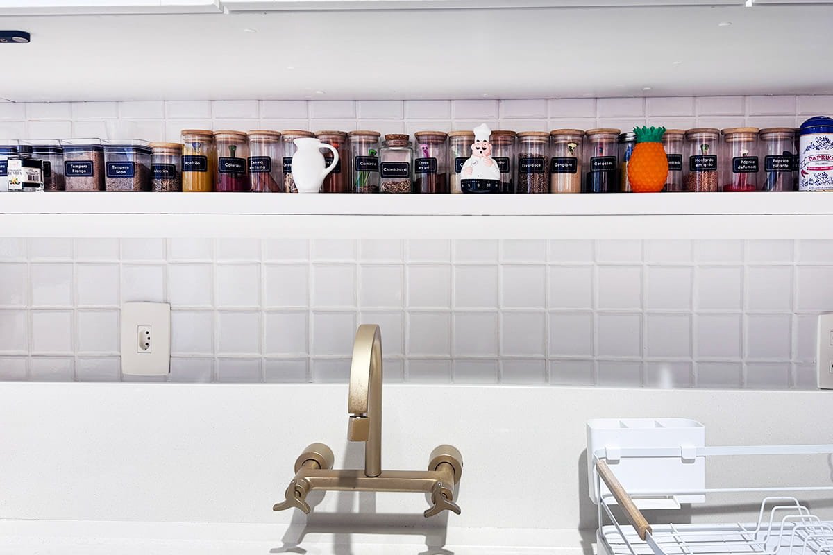 organizar despensa. temperos na cozinha